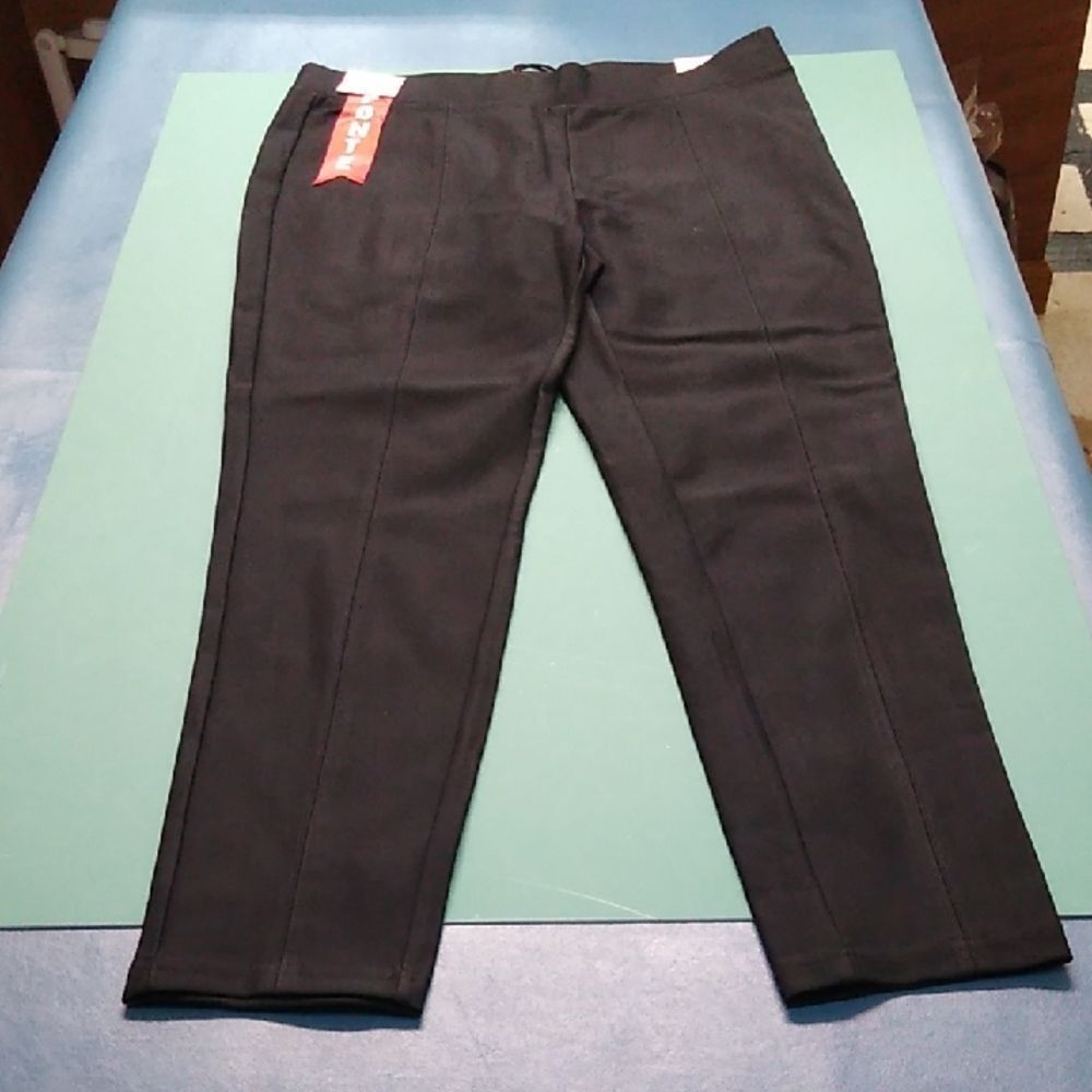 NWT Black Straight Leg Dress Pants with Flat Front Maze Collection